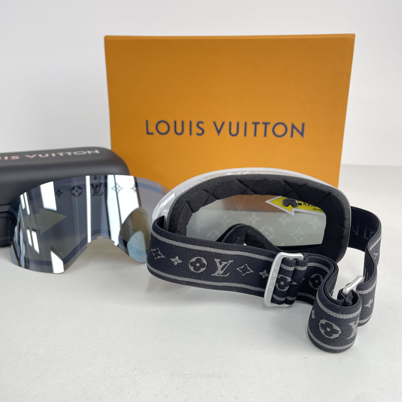 Louis Vuitton Lv Ski Mask Yellow Blue Black Pink Silvery White (15) - www.newkick.vip